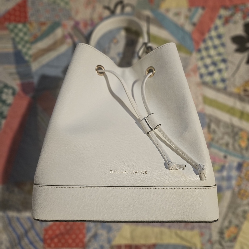 Tuscany Leather White Minerva Bucket Bag. NWOT